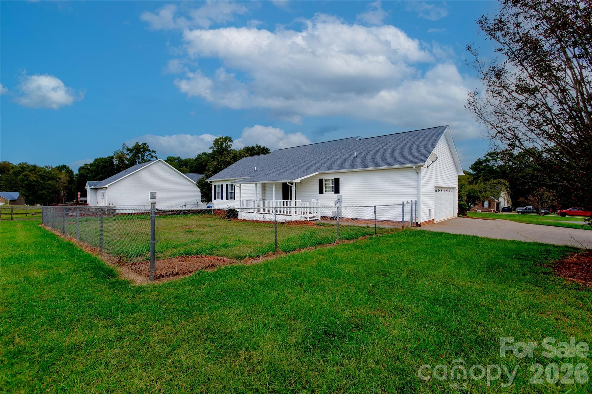 Single Family Residence at 124 Pepperstone Place, Mocksville, photo 3 of 46