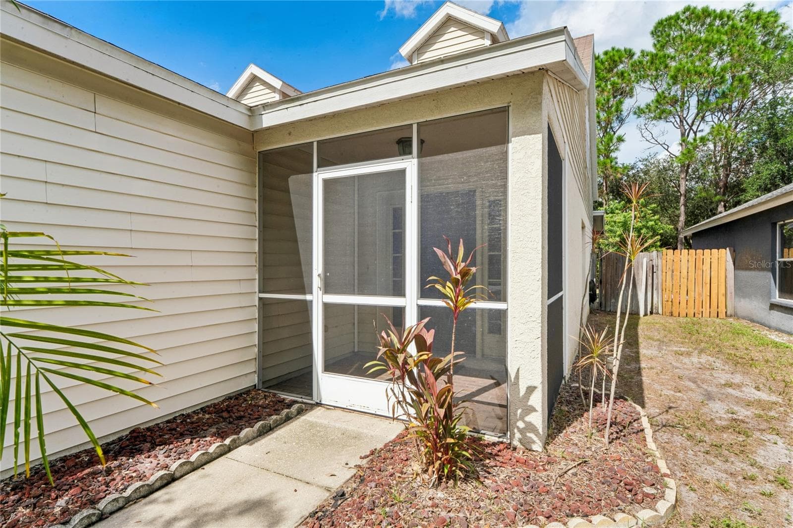 Single Family Residence at 7451 OXFORD GARDEN CIR, APOLLO BEACH, photo 2 of 26