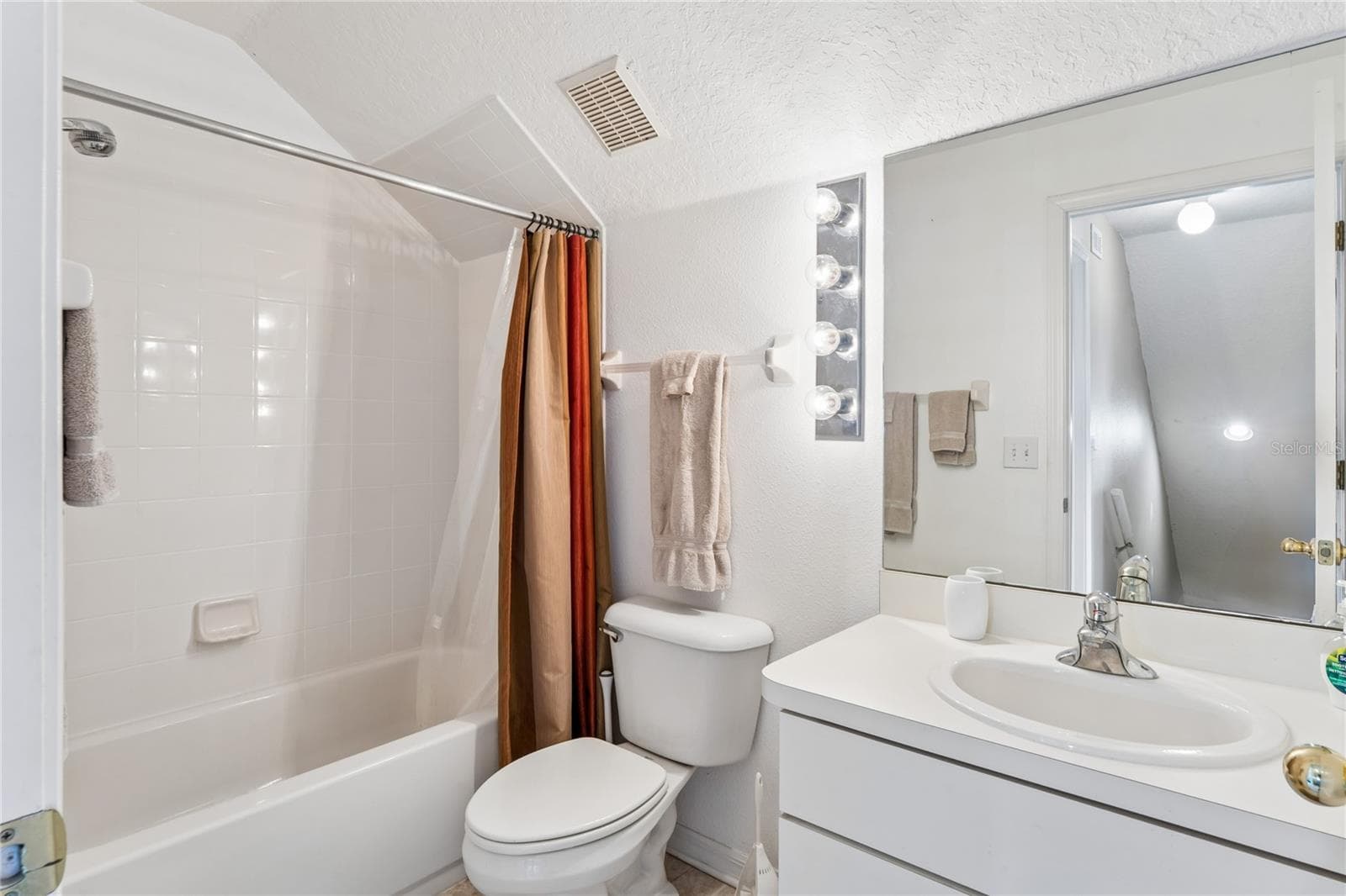 Single Family Residence at 7451 OXFORD GARDEN CIR, APOLLO BEACH, photo 17 of 26