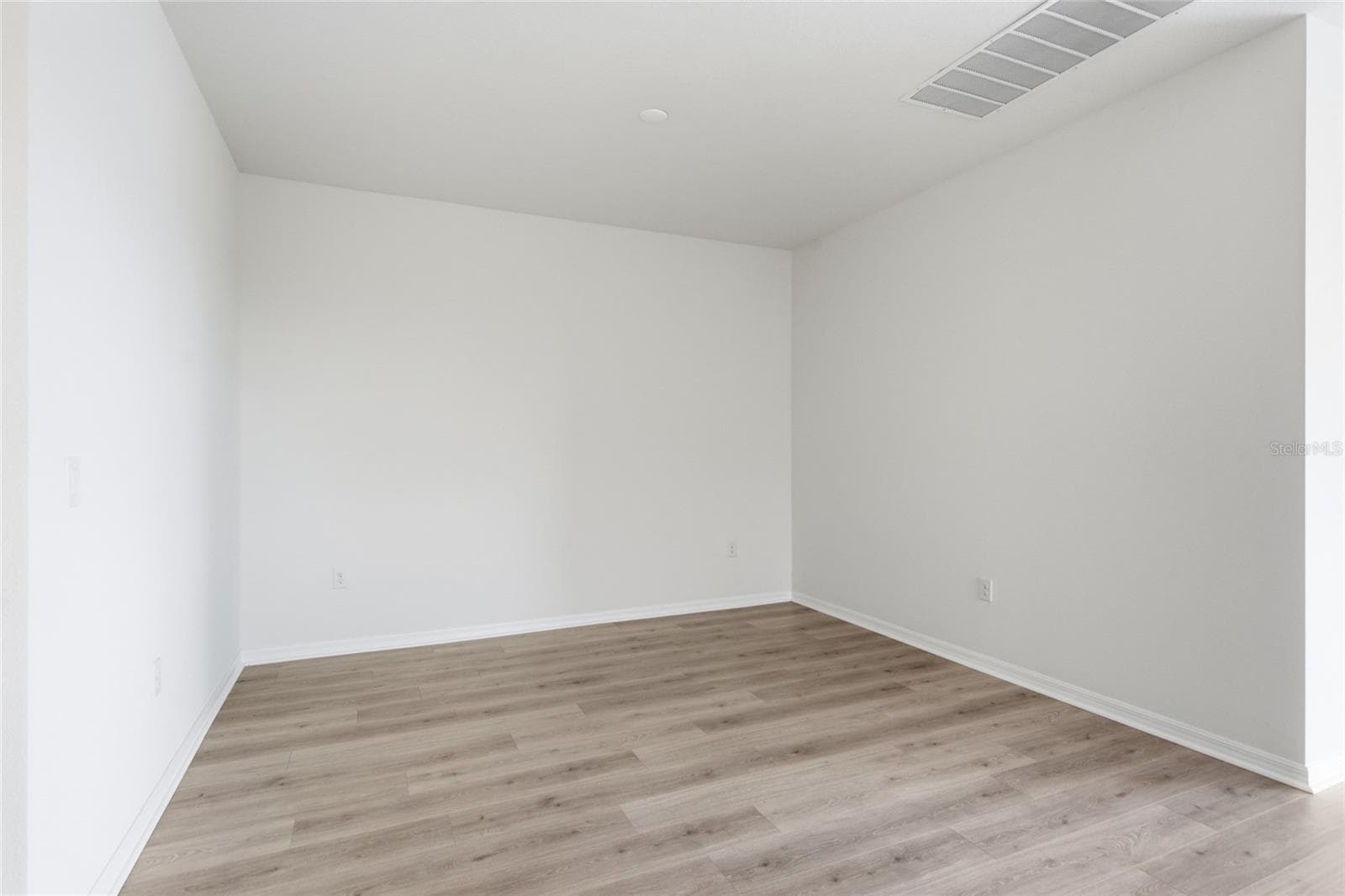 Single Family Residence at 16942 SQUIRREL BRANCH LN, ALVA, photo 11 of 45