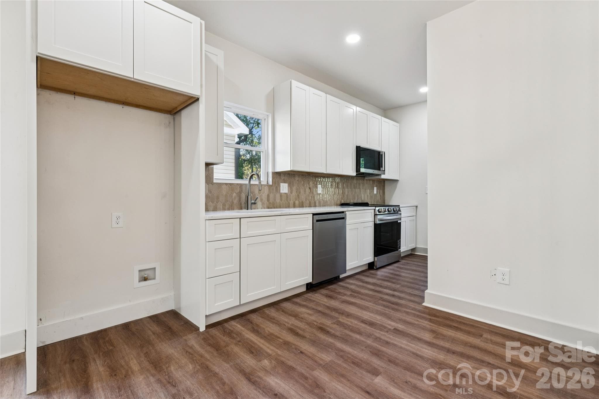 Single Family Residence at 45 Robbins Circle, Lexington, photo 5 of 13
