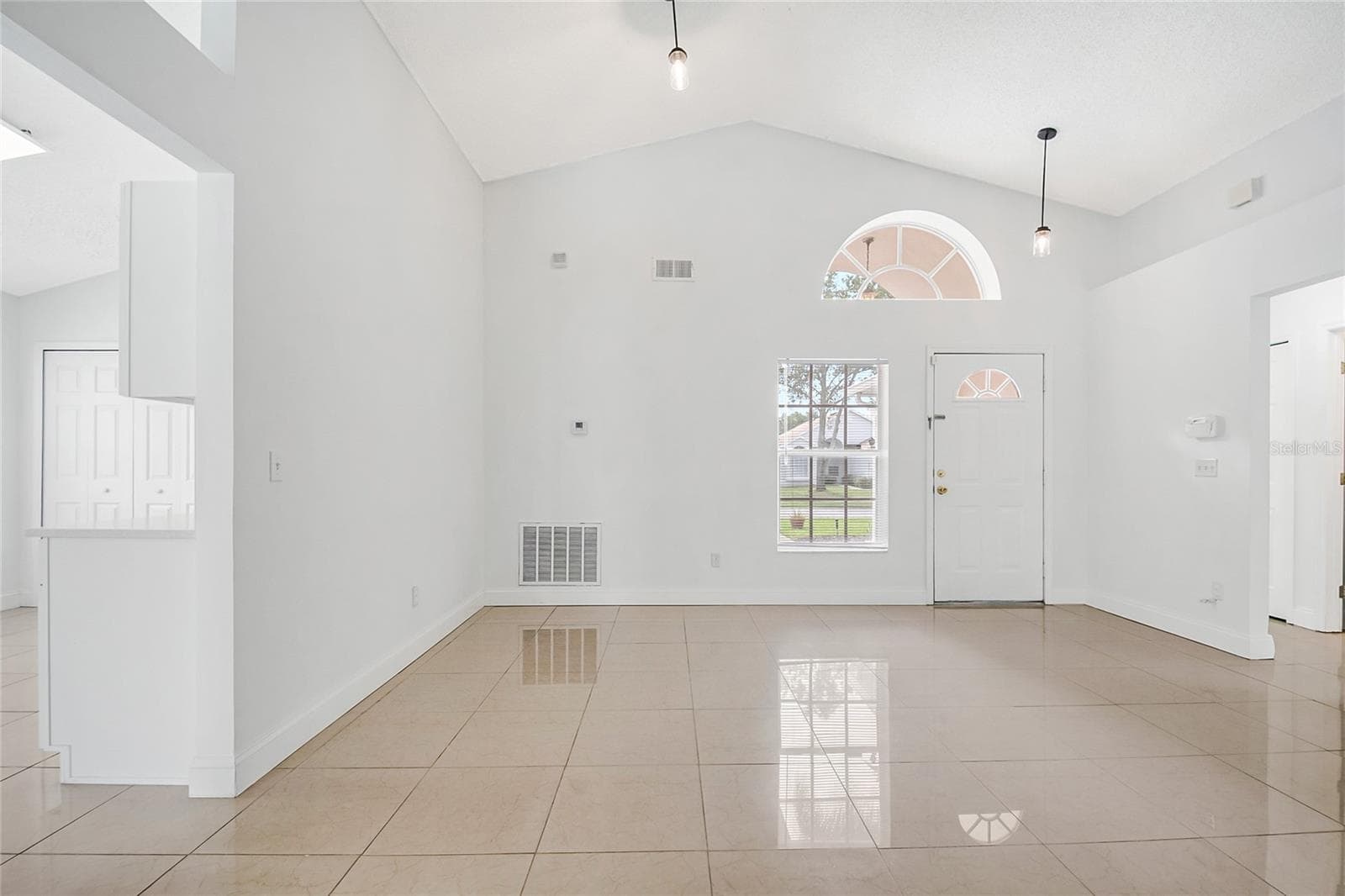 Single Family Residence at 12471 CASTLEMAIN TRL, ORLANDO, photo 17 of 43