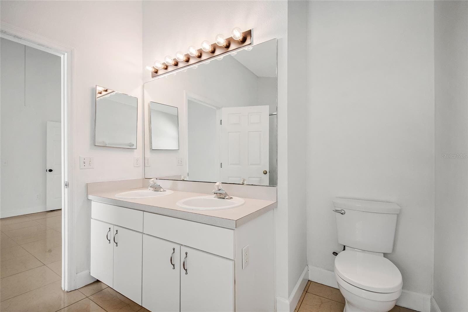 MASTER BATH - 12471 CASTLEMAIN TRL, ORLANDO