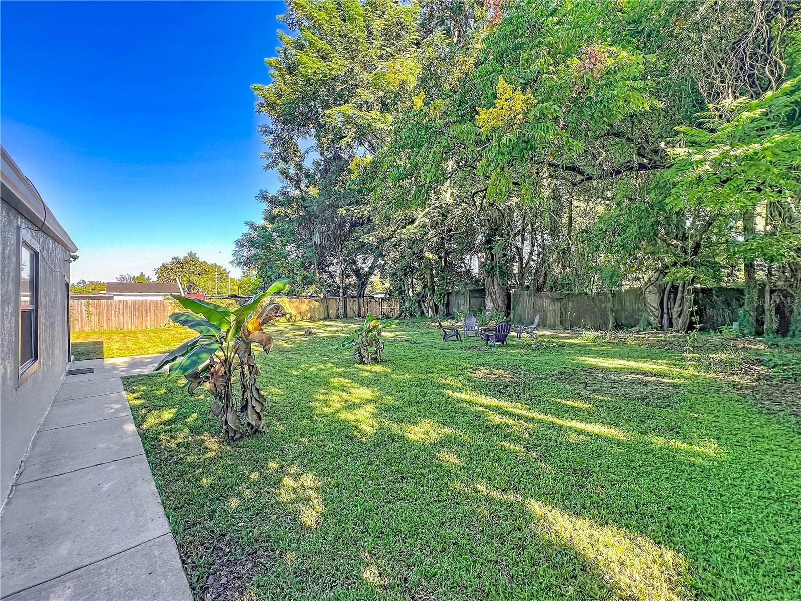 Walkway from one patio to the other - 5939 DOGWOOD DR, ORLANDO