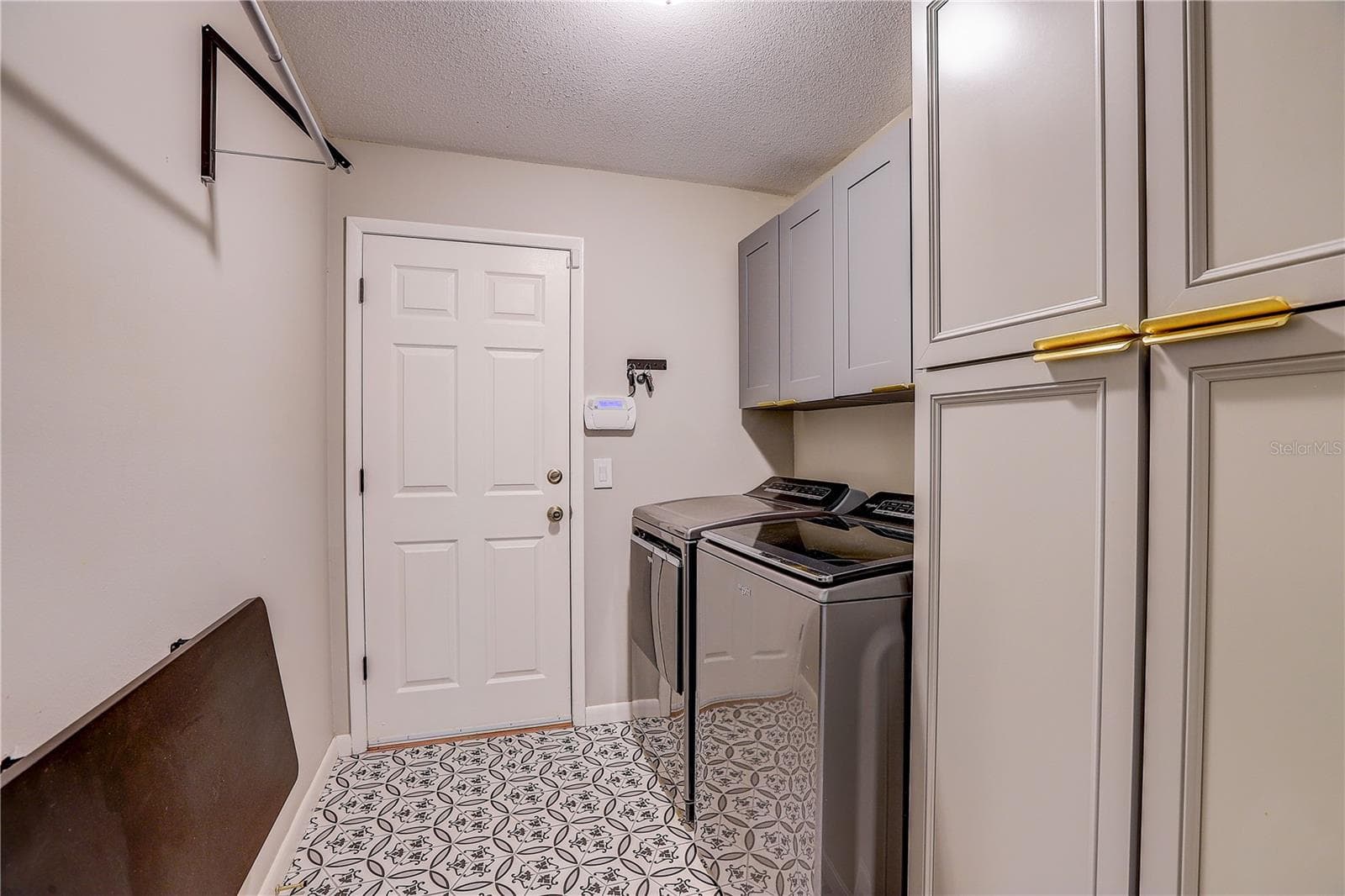 Laundry/inside - 3929 BUCKINGHAM LOOP DR, VALRICO