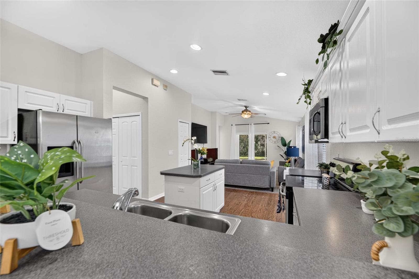 Single Family Residence at 11517 CRESTLAKE VILLAGE DR, RIVERVIEW, photo 8 of 51