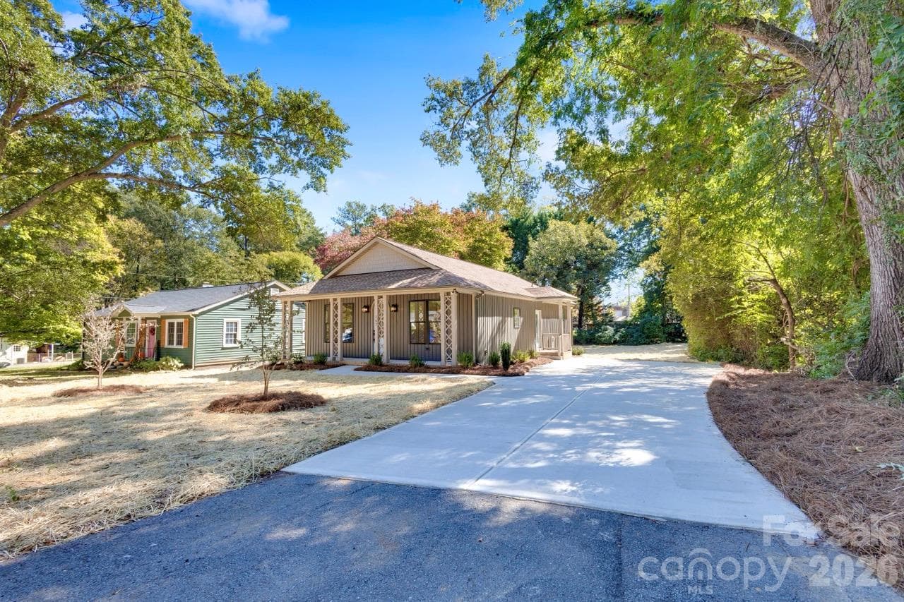 Single Family Residence at 162 Shurley Street, Rock Hill, photo 3 of 39