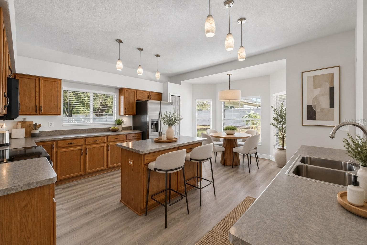 Virtually Staged Kitchen - 10807 HOFFNER EDGE DR, RIVERVIEW