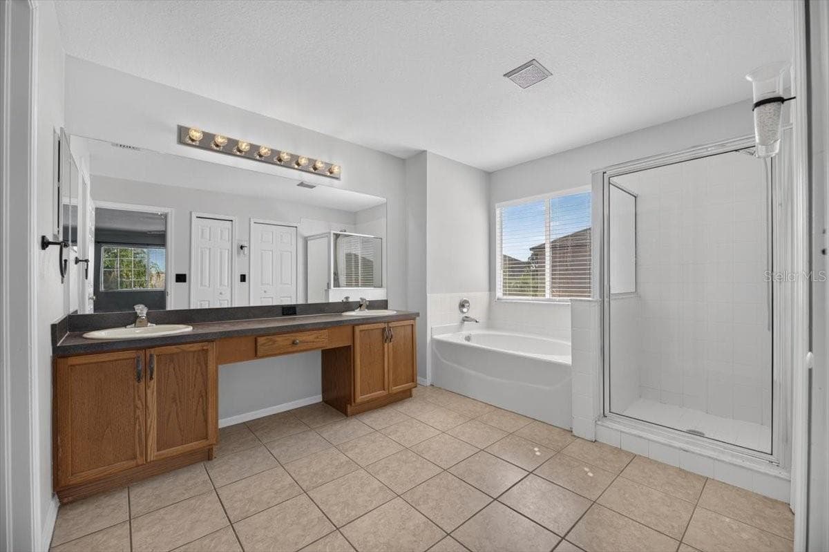 Primary En-Suite Bathroom - Upstairs - 10807 HOFFNER EDGE DR, RIVERVIEW