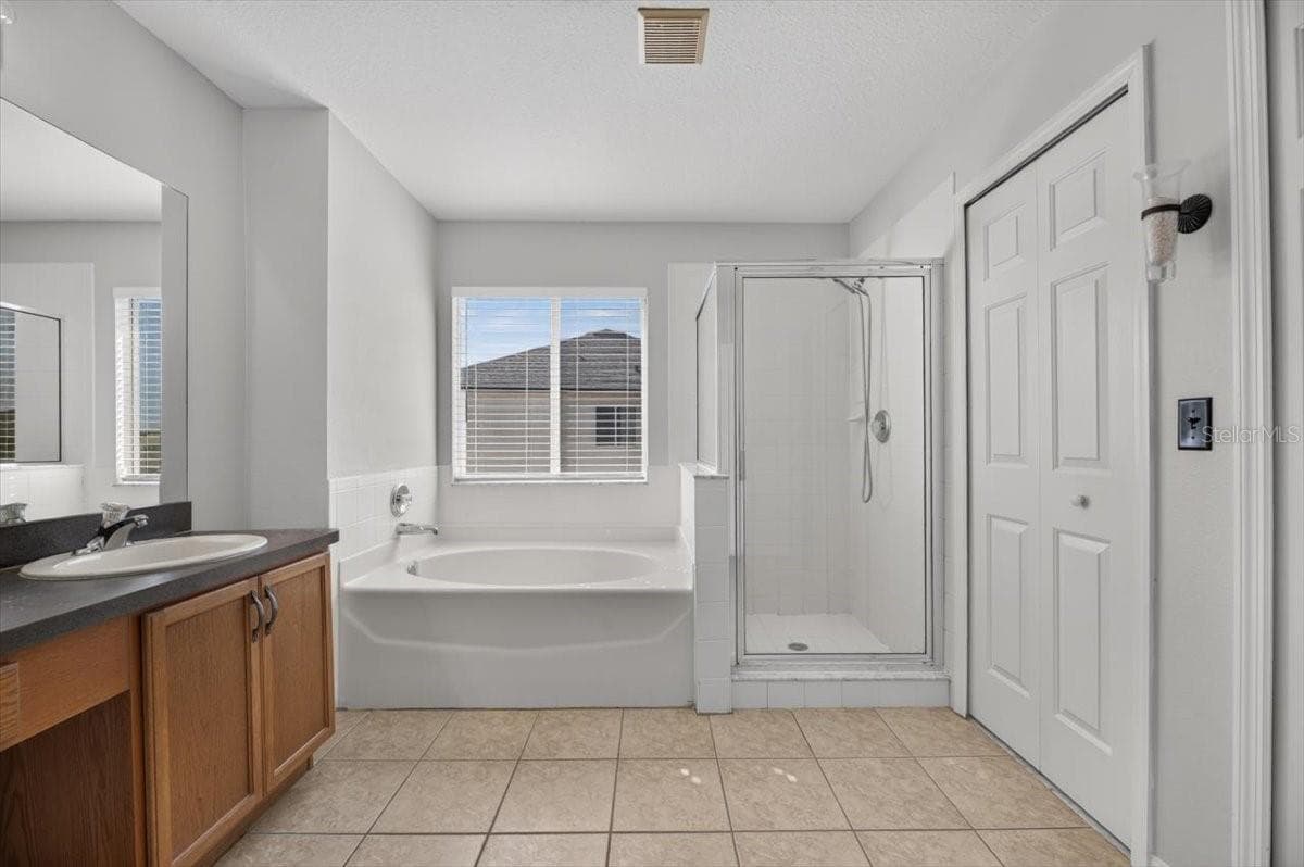 Primary En-Suite Bathroom - Upstairs - 10807 HOFFNER EDGE DR, RIVERVIEW