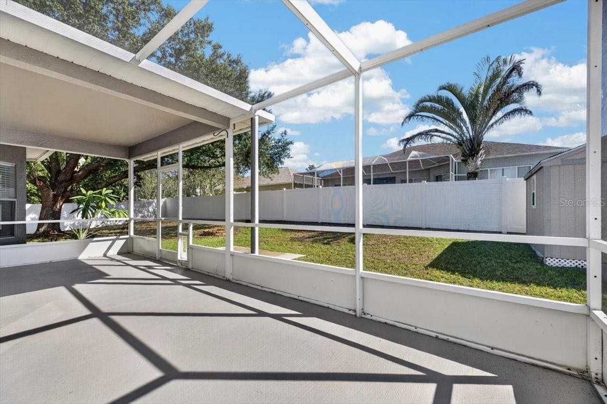 Screened-In Patio - 10807 HOFFNER EDGE DR, RIVERVIEW