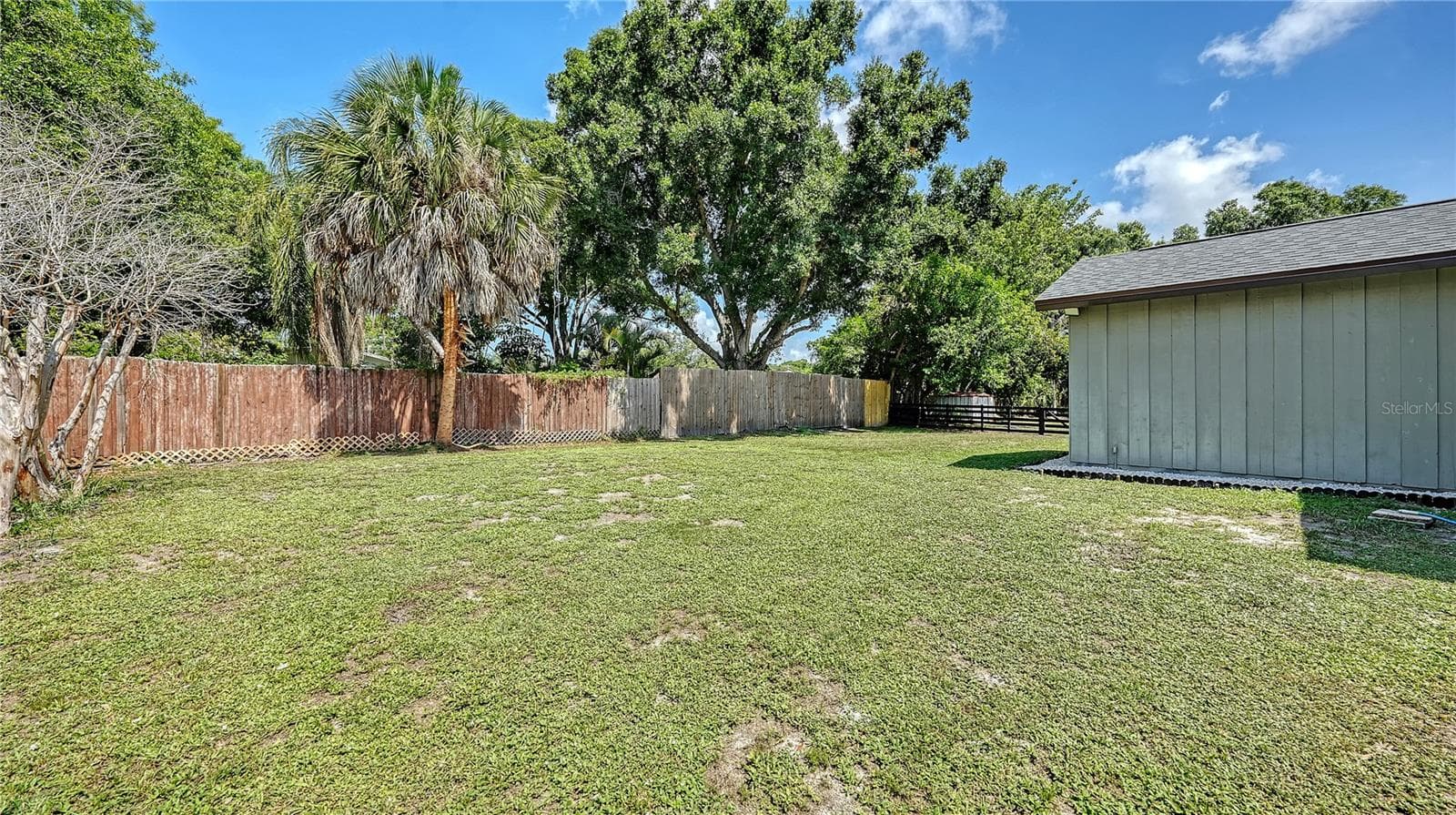 Side Yard - 4842 + LOT 8 & 9 NUTMEG AVE, SARASOTA