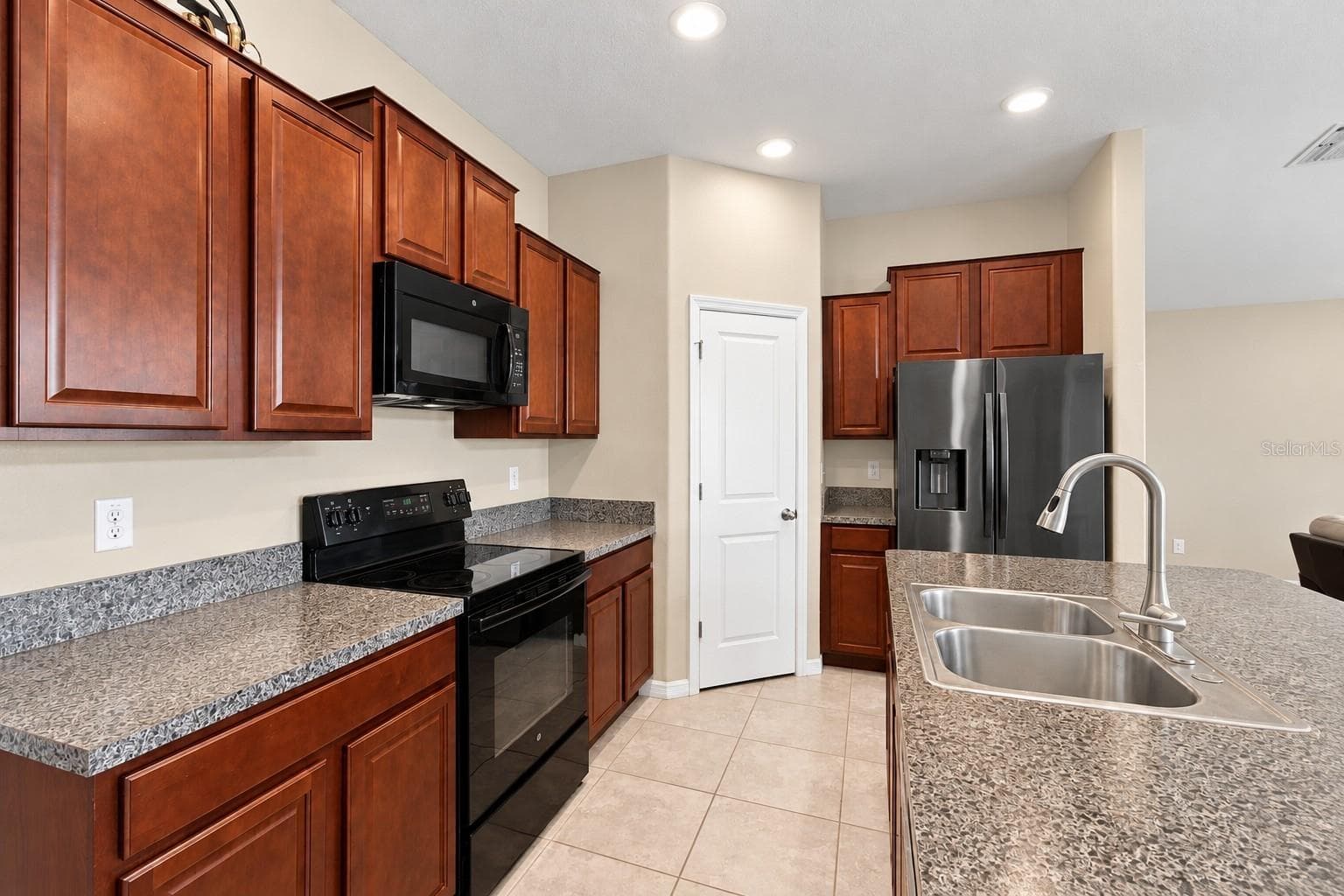Single Family Residence at 3808 KEARSNEY ABBEY CIR, DOVER, photo 7 of 35