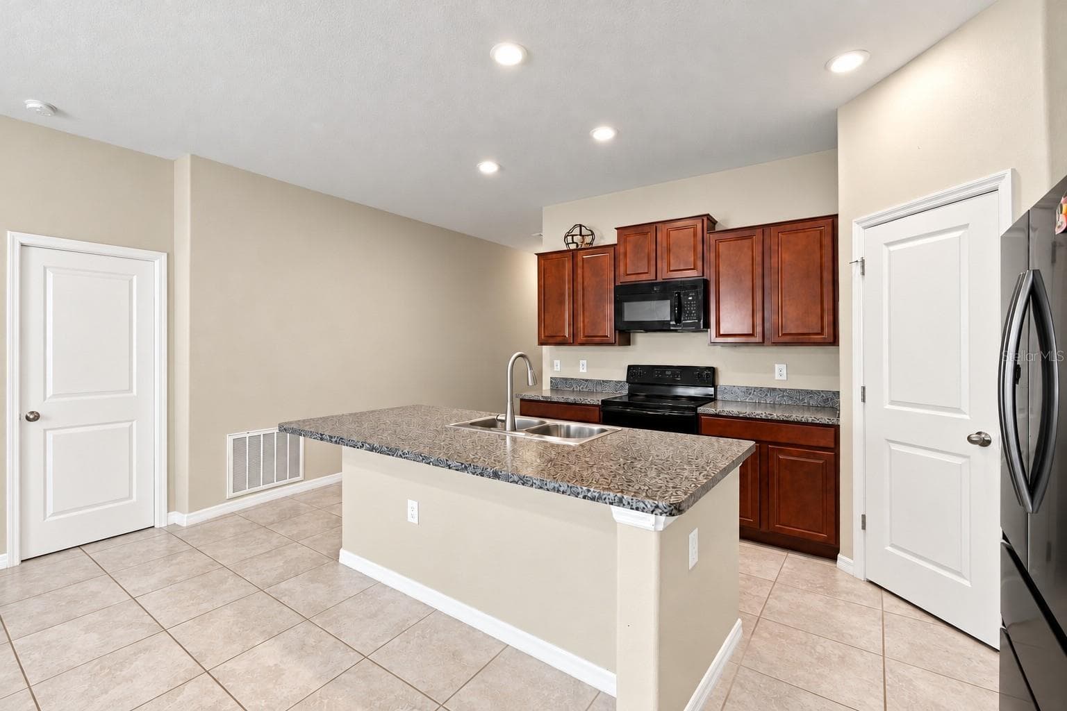 Single Family Residence at 3808 KEARSNEY ABBEY CIR, DOVER, photo 9 of 35