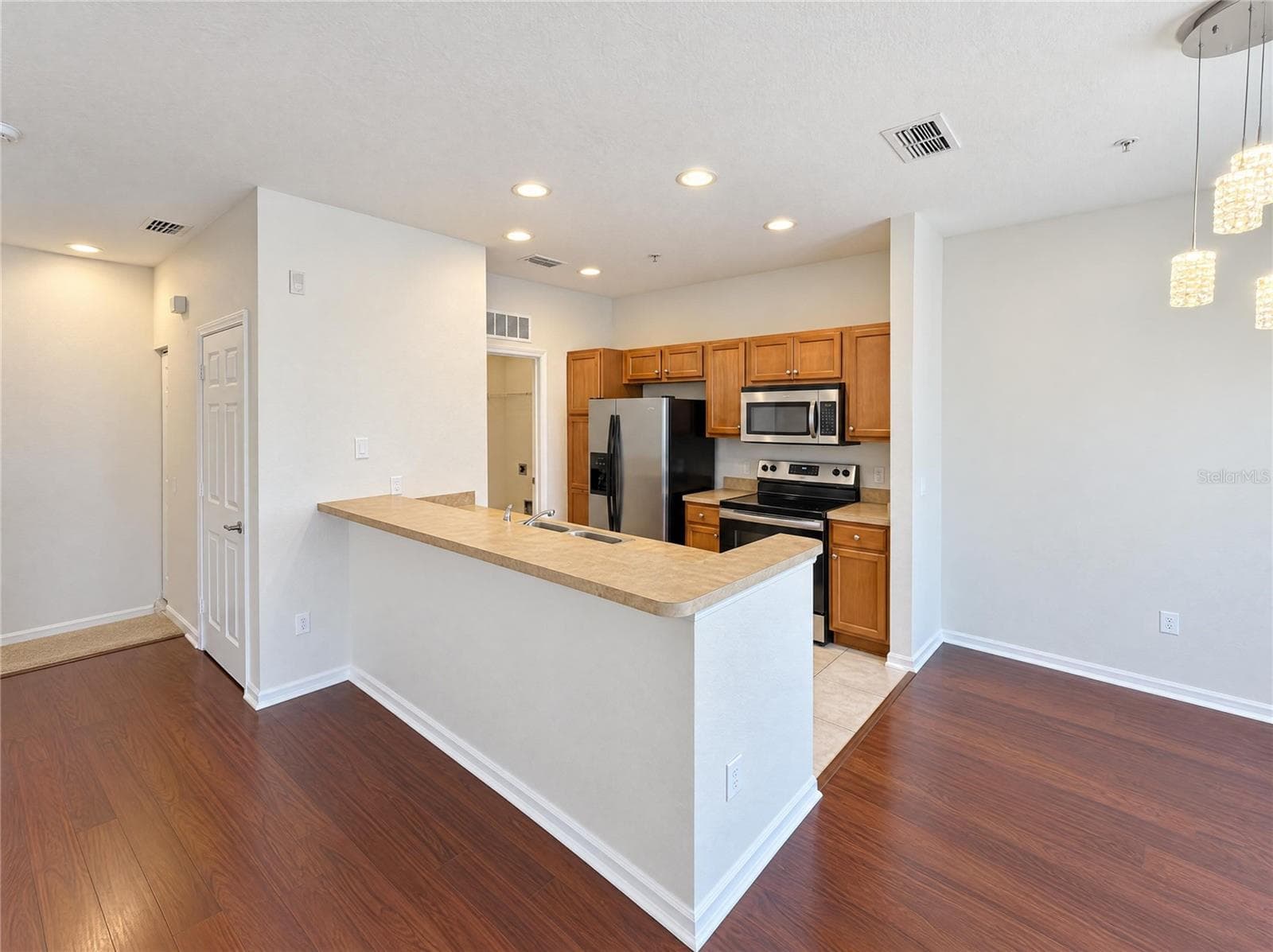 Condominium at 2334 GRAND CENTRAL PKWY #9, ORLANDO, photo 2 of 18