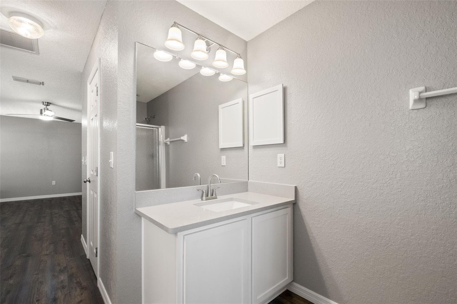 Ensuite Bathroom with Dual Vanities - 2138 FAIRVIEW RD, SPRING HILL