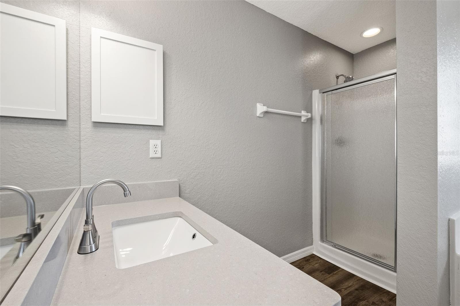 Ensuite Bathroom with Dual Vanities - 2138 FAIRVIEW RD, SPRING HILL