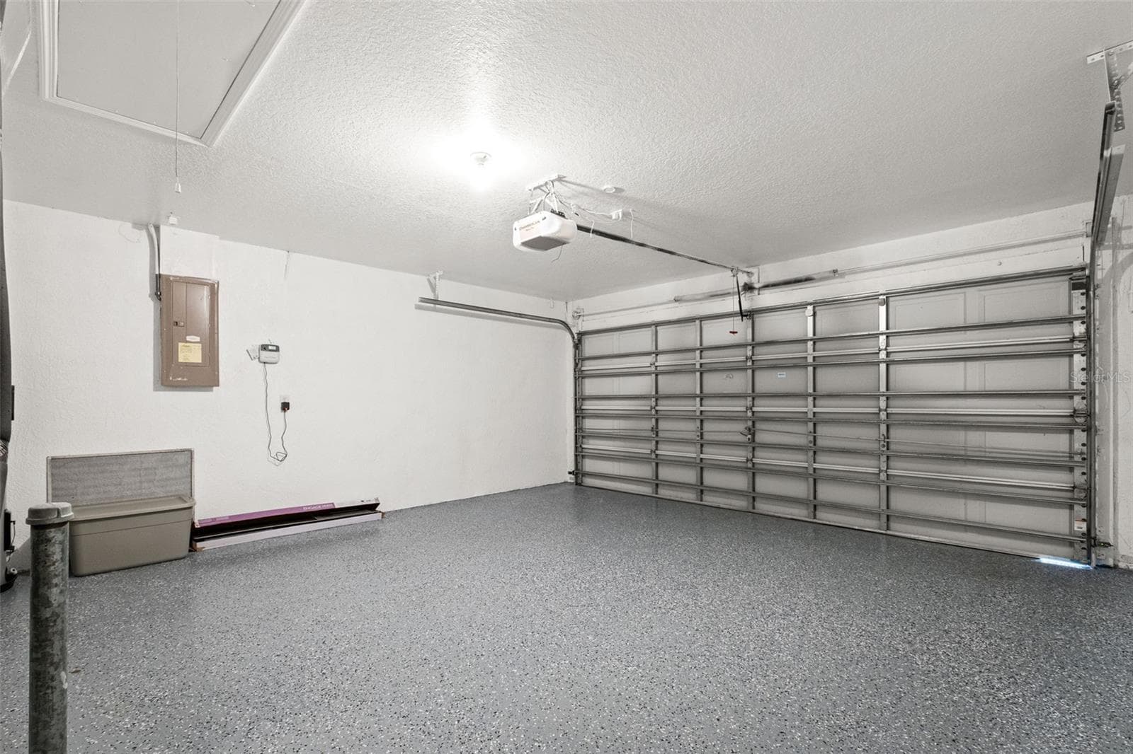 2 Vehicle Garage with Epoxied Floor - 2138 FAIRVIEW RD, SPRING HILL