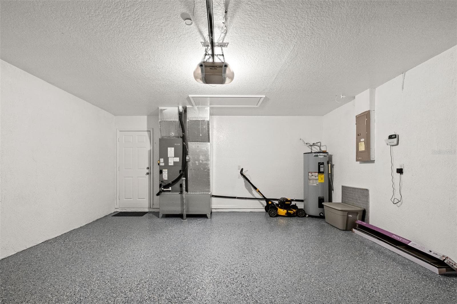 2 Vehicle Garage with Epoxied Floor - 2138 FAIRVIEW RD, SPRING HILL