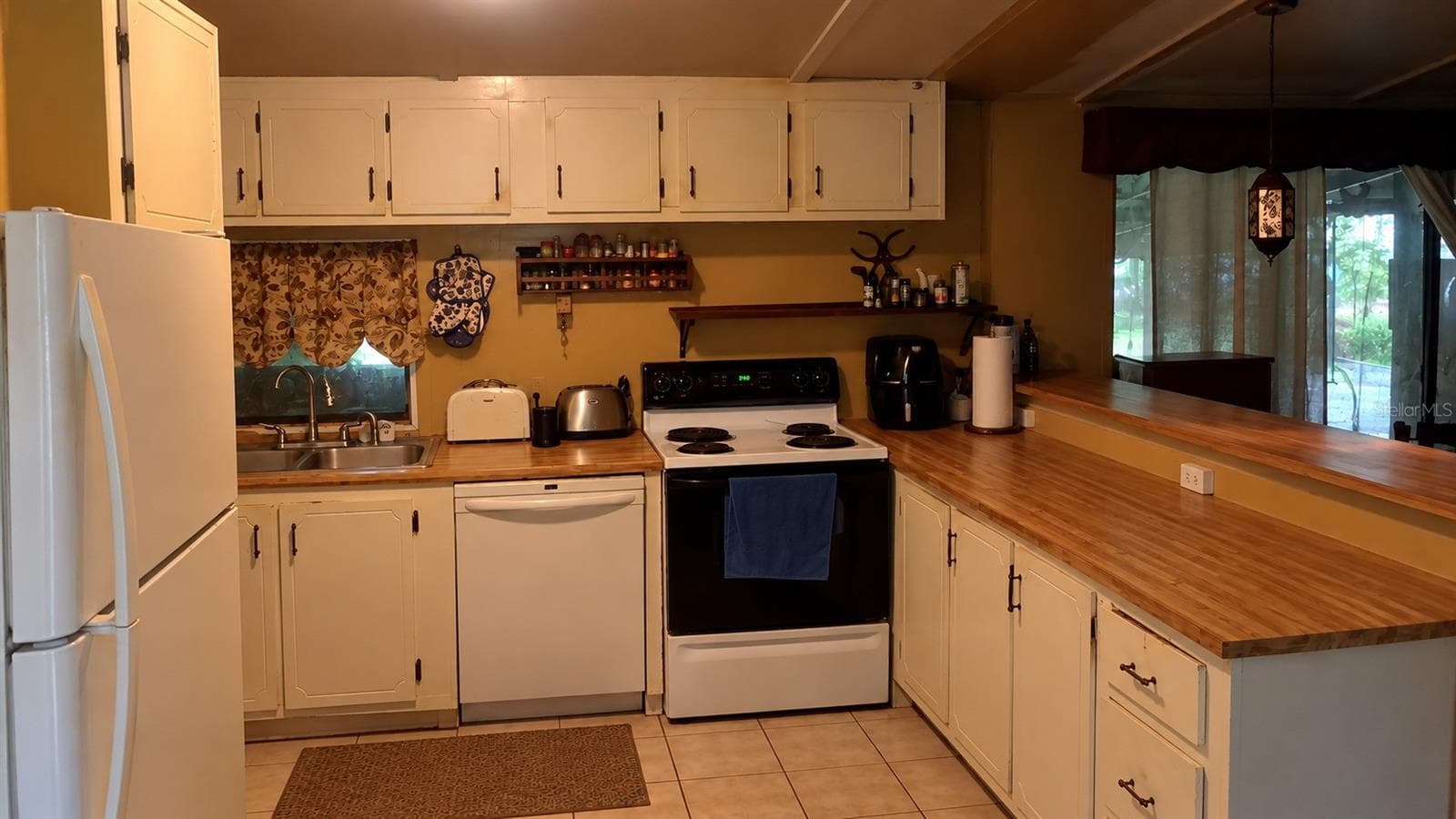 Manufactured Home at 7925 S LESLIE PT, FLORAL CITY, photo 3 of 6
