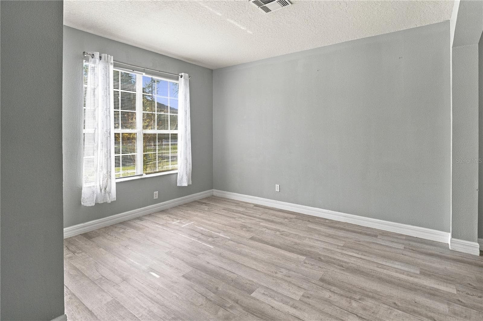 Single Family Residence at 13538 HIDDEN FOREST CIR, ORLANDO, photo 7 of 42