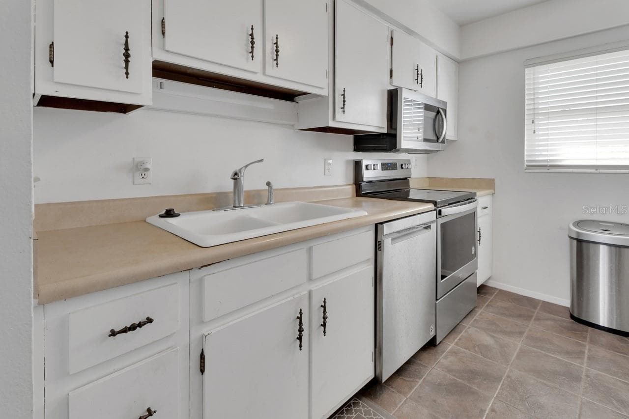 Condominium at 205 ELMWOOD AVE #220, DELAND, photo 7 of 27