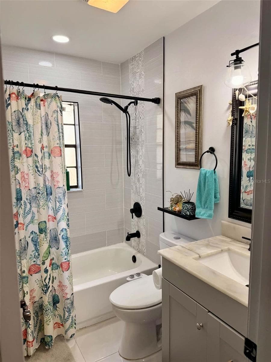 Second Bath - 3414 CADE LN, VALRICO