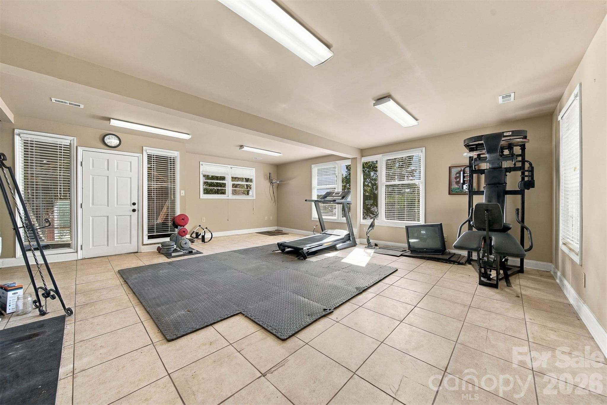 Single Family Residence at 14 Sand Bar Drive, Taylorsville, photo 14 of 32