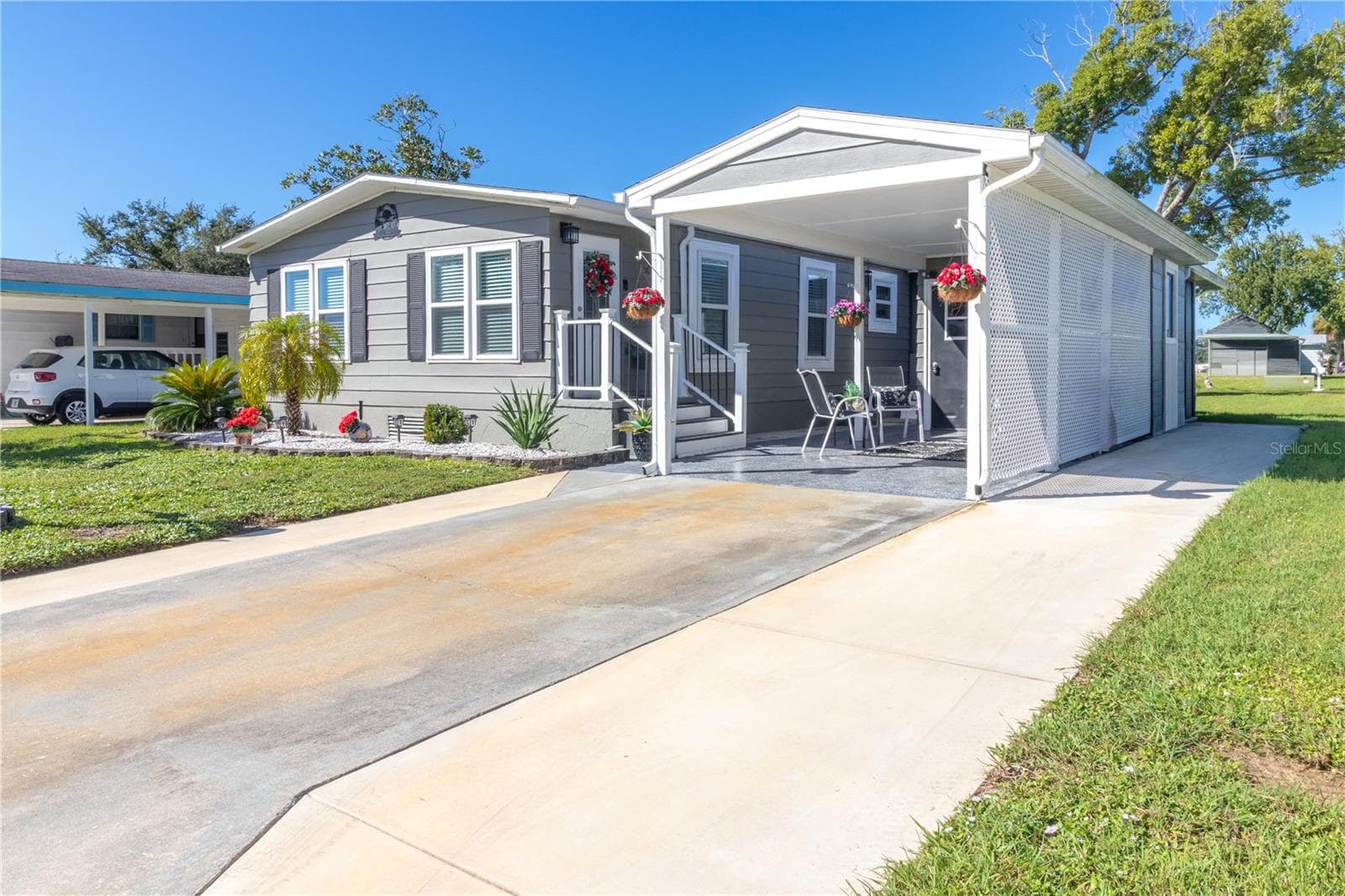 Manufactured Home at 105 MEADOW CIR, ELLENTON, photo 3 of 51