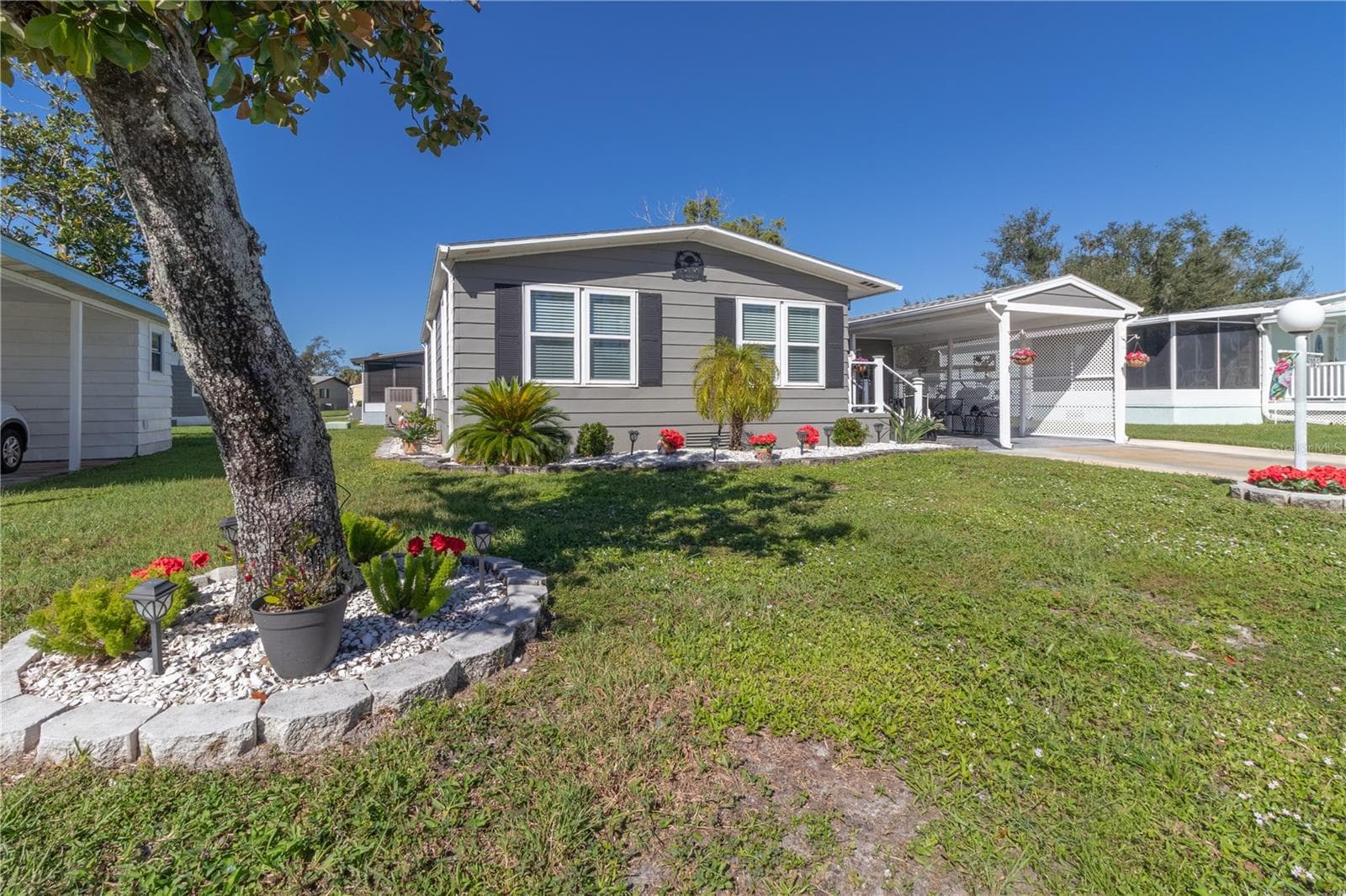 Manufactured Home at 105 MEADOW CIR, ELLENTON, photo 4 of 51