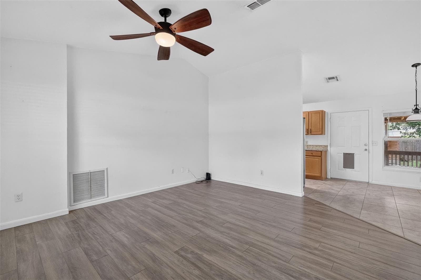Single Family Residence at 906 KENTUCKY BLVD, EUSTIS, photo 2 of 33