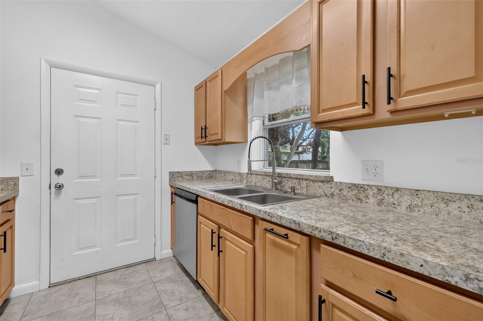 Single Family Residence at 906 KENTUCKY BLVD, EUSTIS, photo 6 of 33