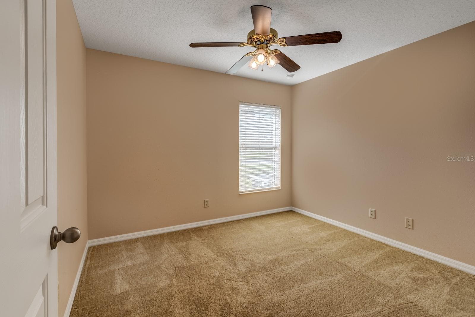 Single Family Residence at 27322 ORCHID GLADE ST, LEESBURG, photo 13 of 37