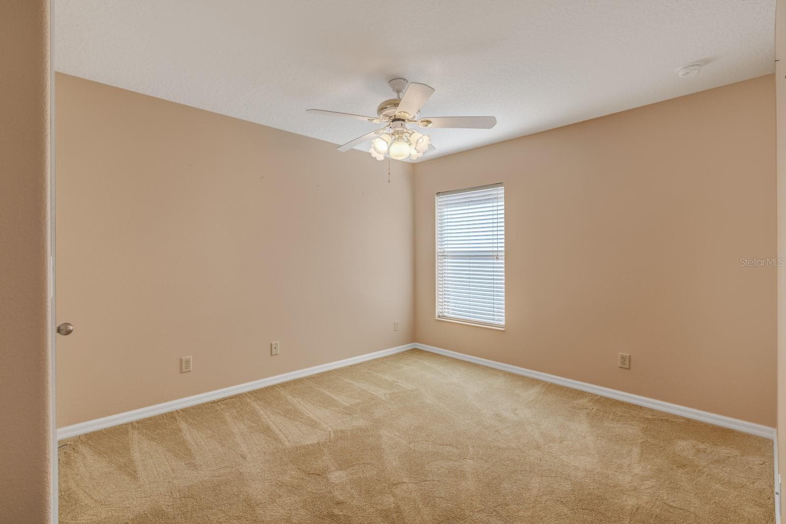 Single Family Residence at 27322 ORCHID GLADE ST, LEESBURG, photo 14 of 37