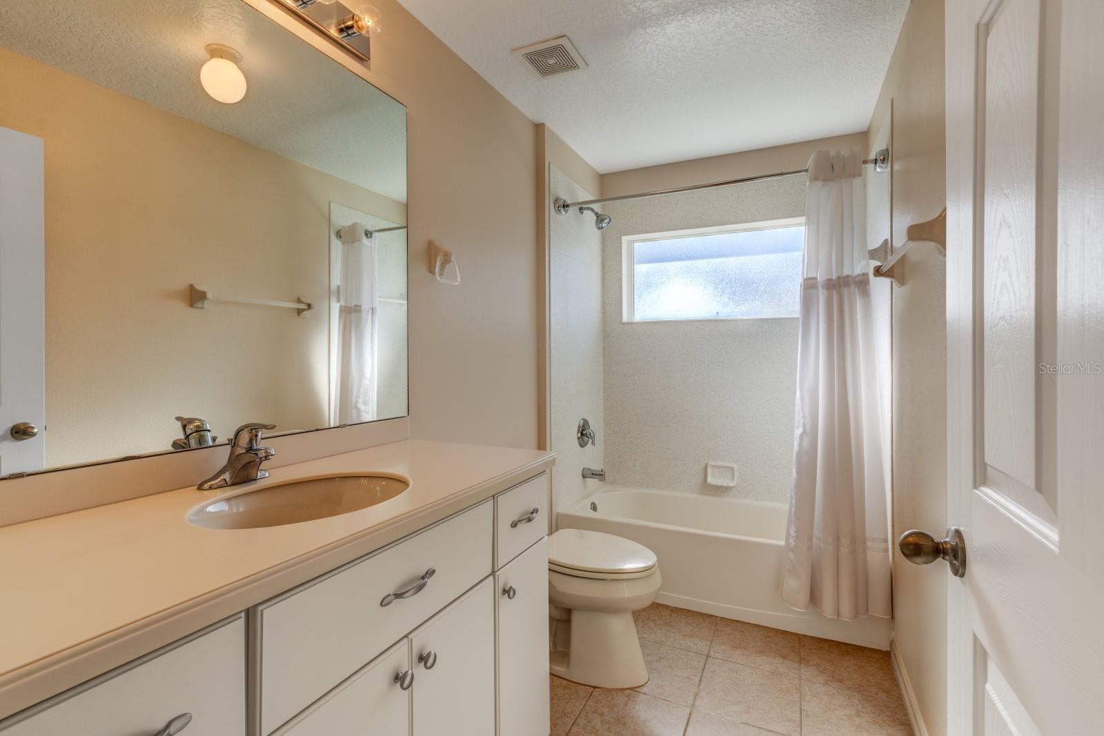 Single Family Residence at 27322 ORCHID GLADE ST, LEESBURG, photo 15 of 37