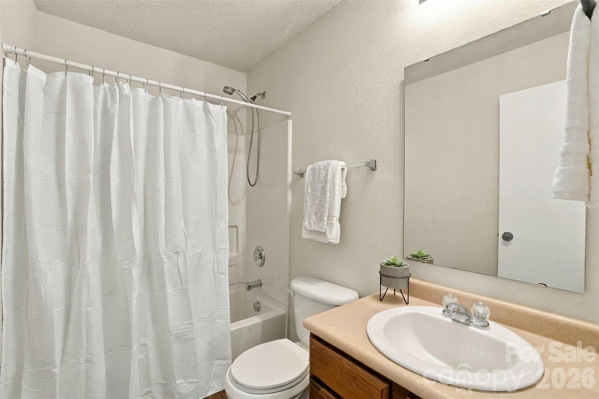 Secondary bathroom. - 1901 Beckwith Lane, Waxhaw