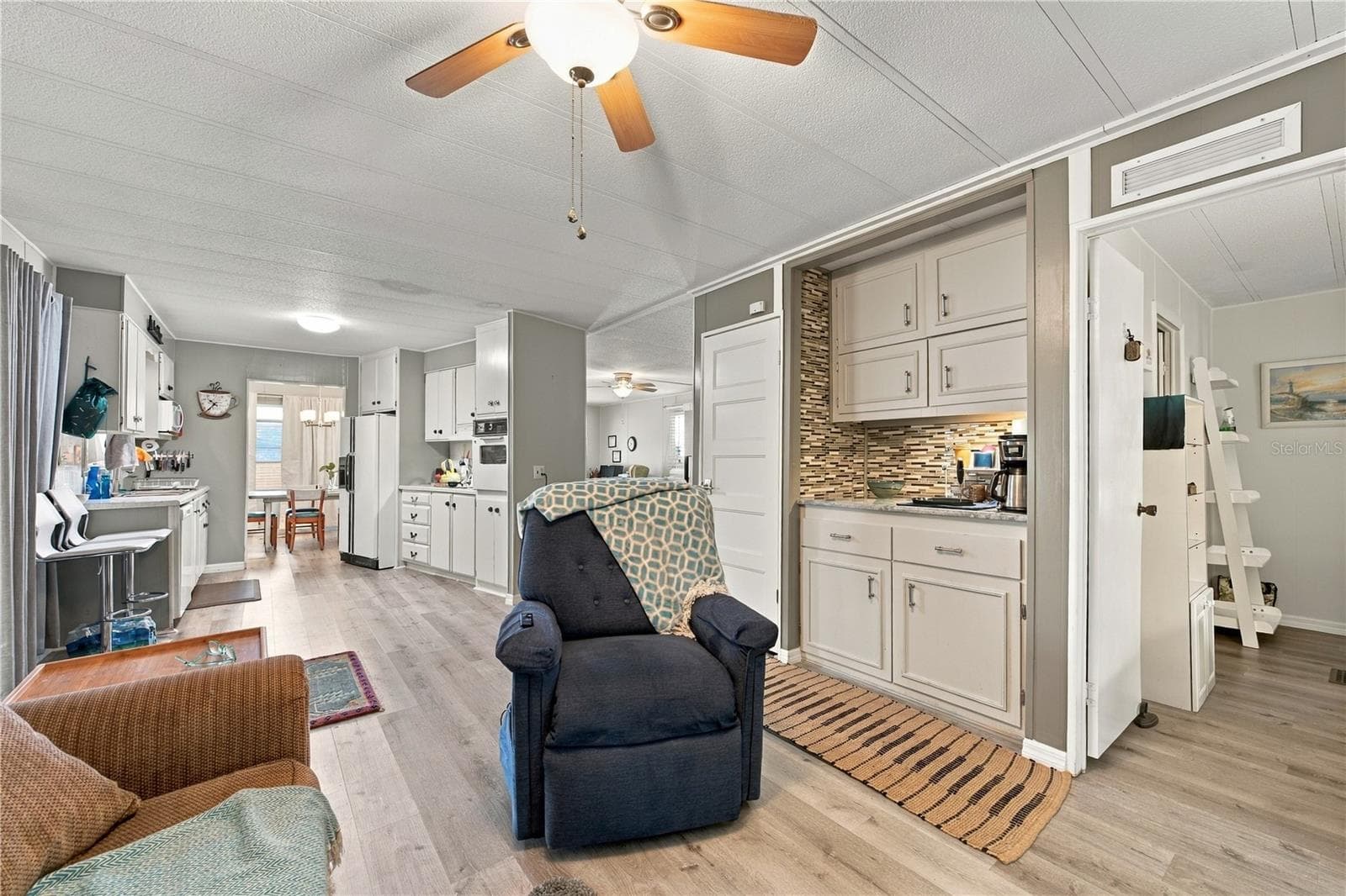 Family Room into the Kitchen - 130 PINEY RDG, EUSTIS
