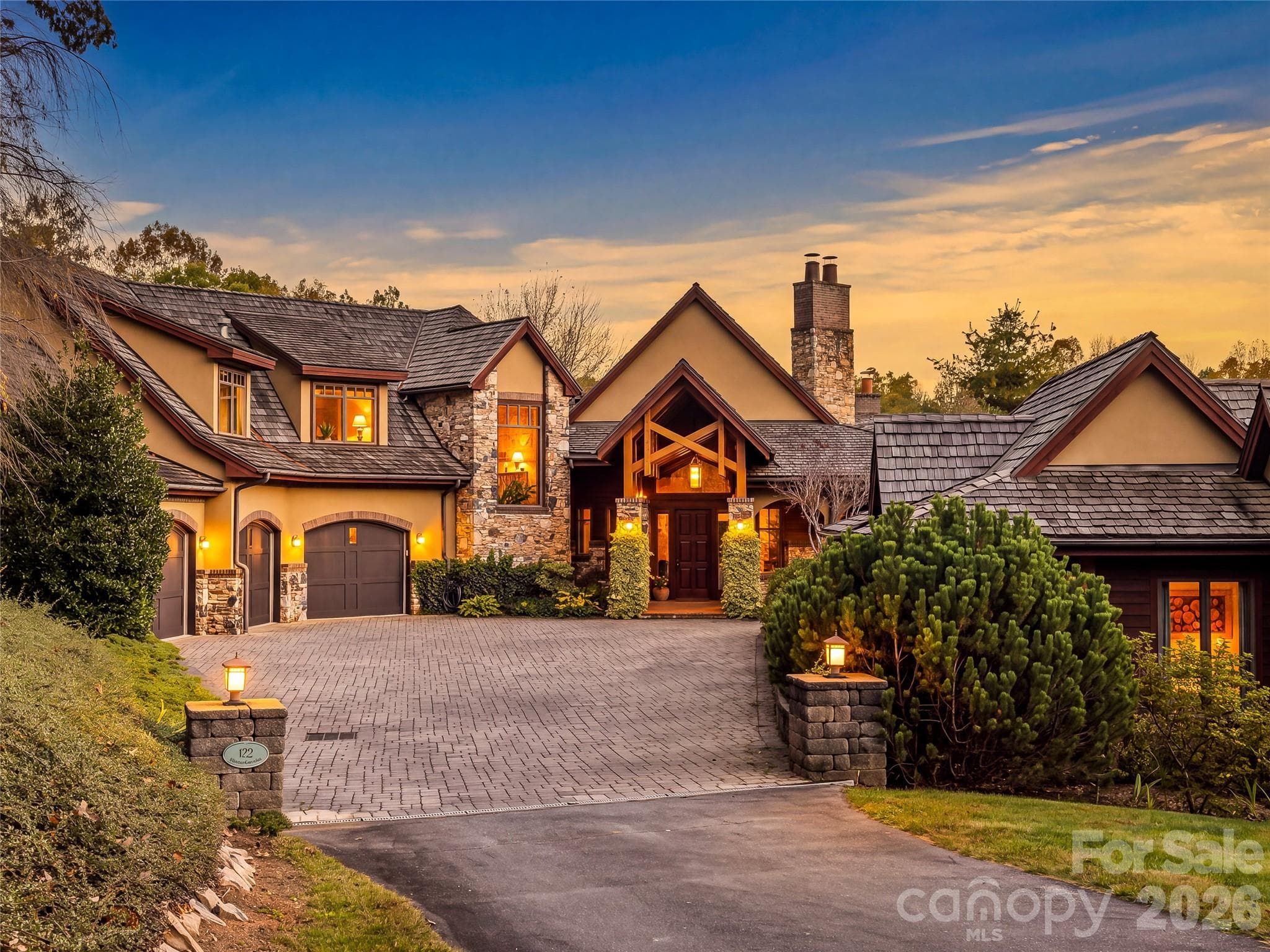 Welcoming motor court at the custom built luxury residence. - 422 Heart Stone Way, Burnsville