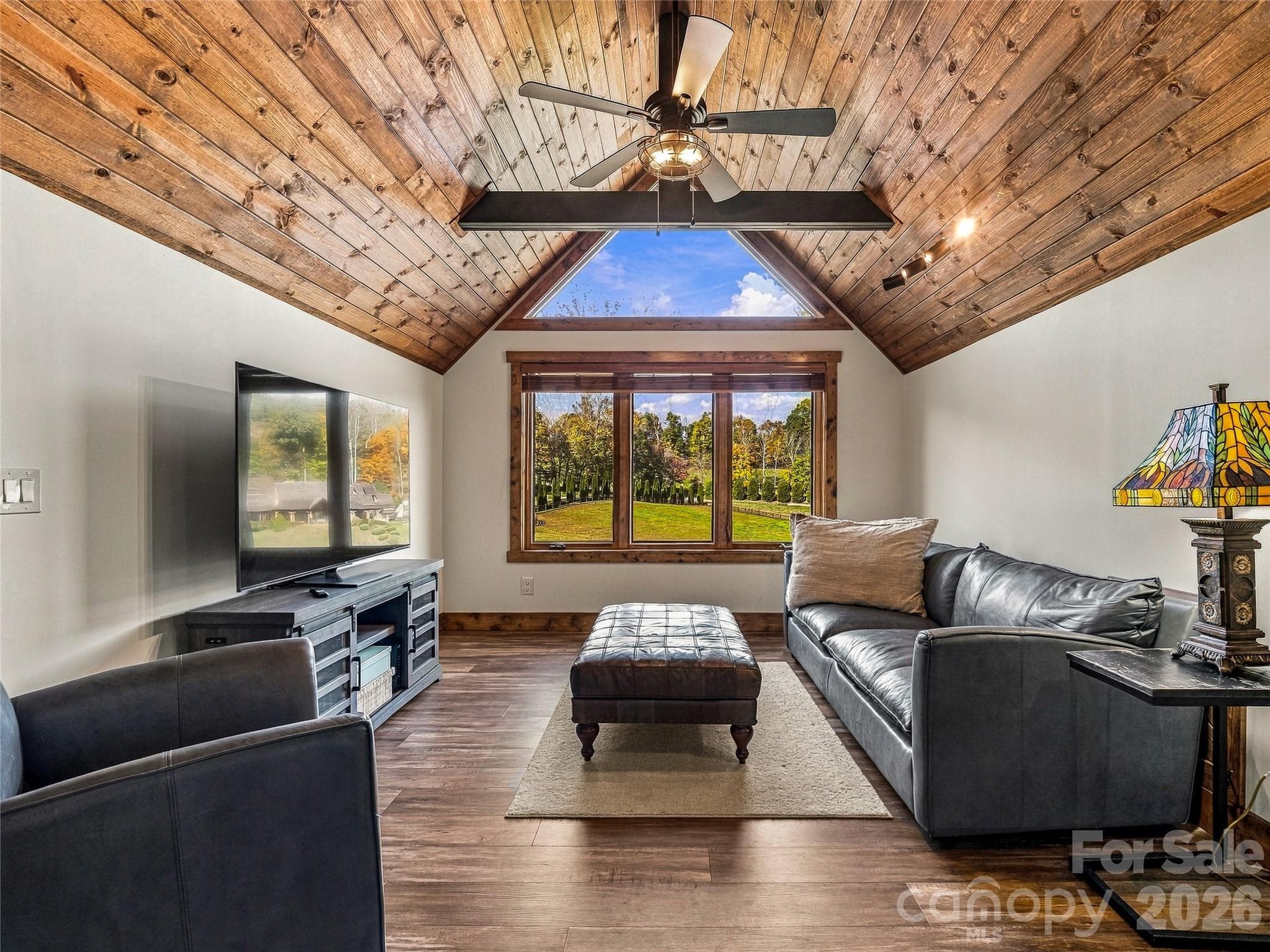Apartment above the horse stables. - 422 Heart Stone Way, Burnsville