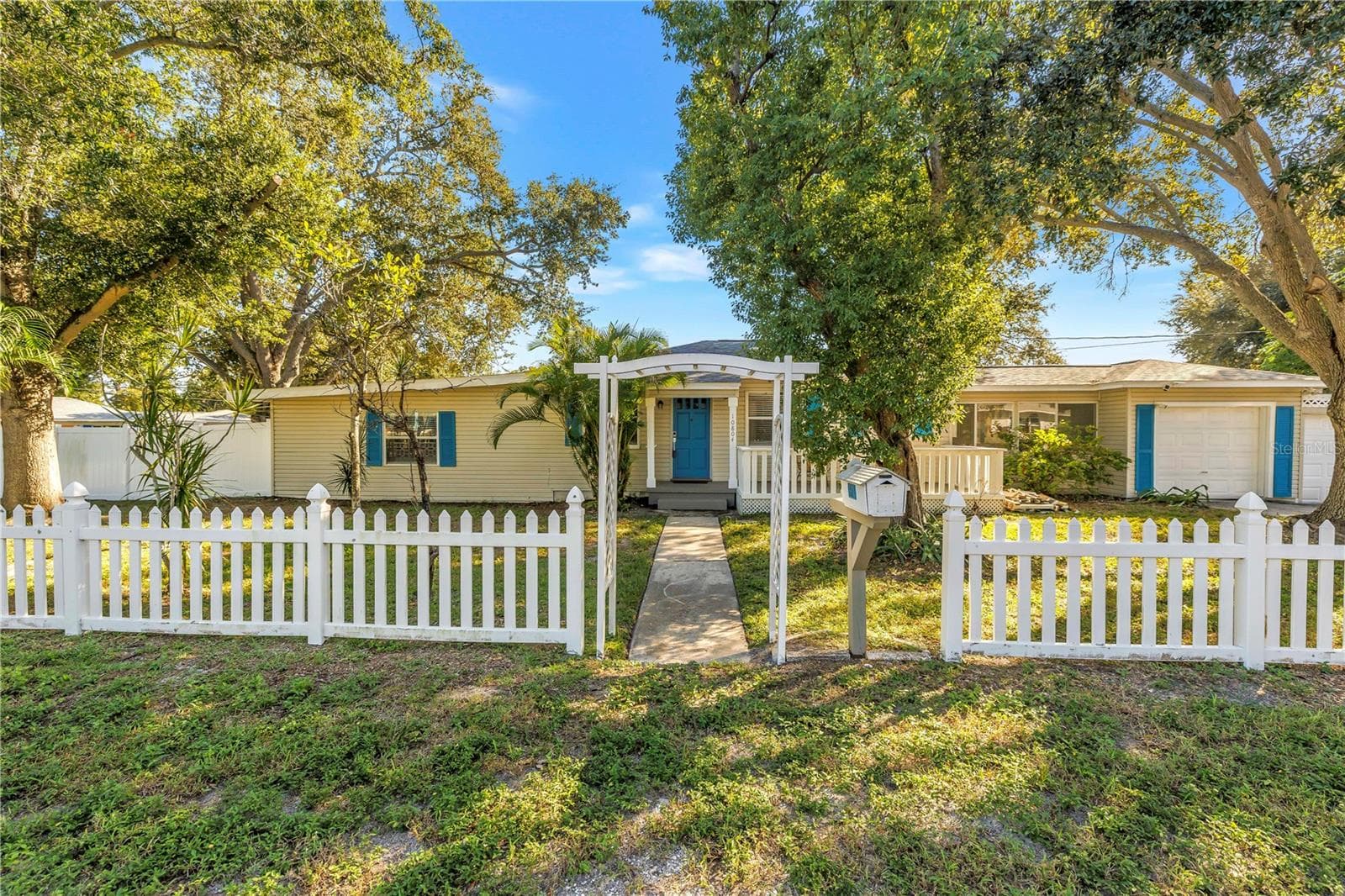 10804 SEMINOLE DR N
