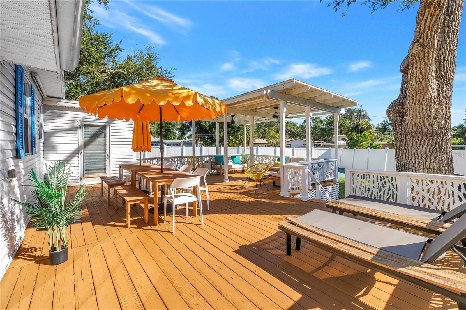 Single Family Residence at 10804 SEMINOLE DR N, ST PETERSBURG, photo 4 of 56