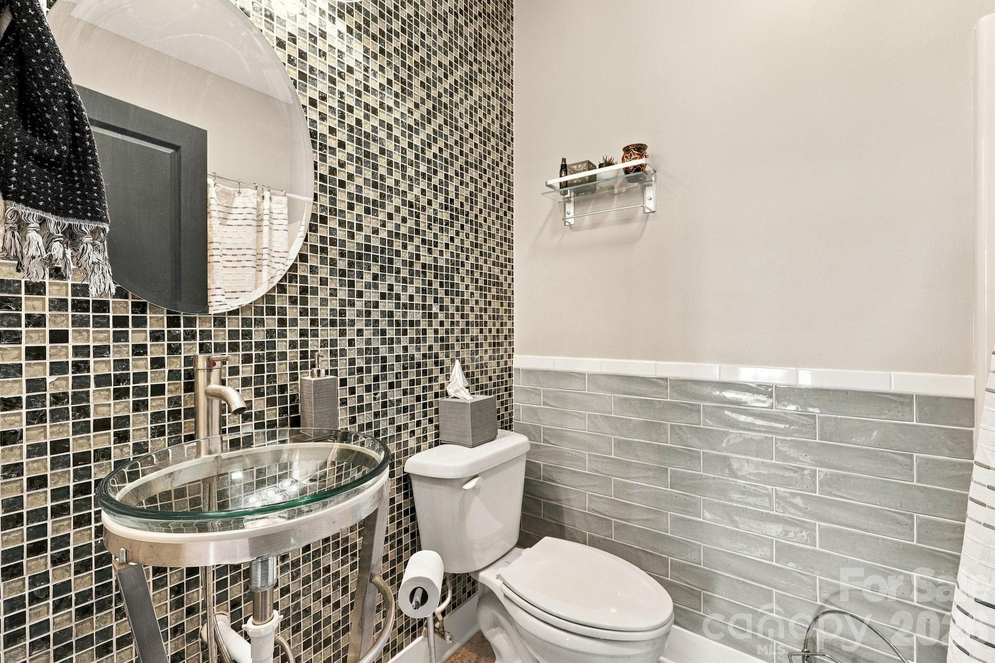 Main Level ensuite Full Bathroom - 272 Riverview Drive, Asheville