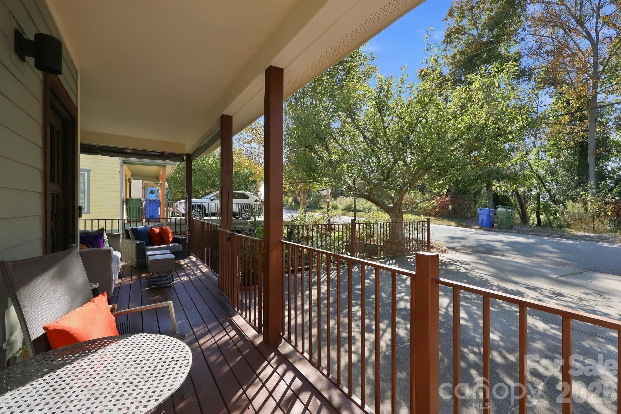 Quaint, relaxing covered front porch - 272 Riverview Drive, Asheville