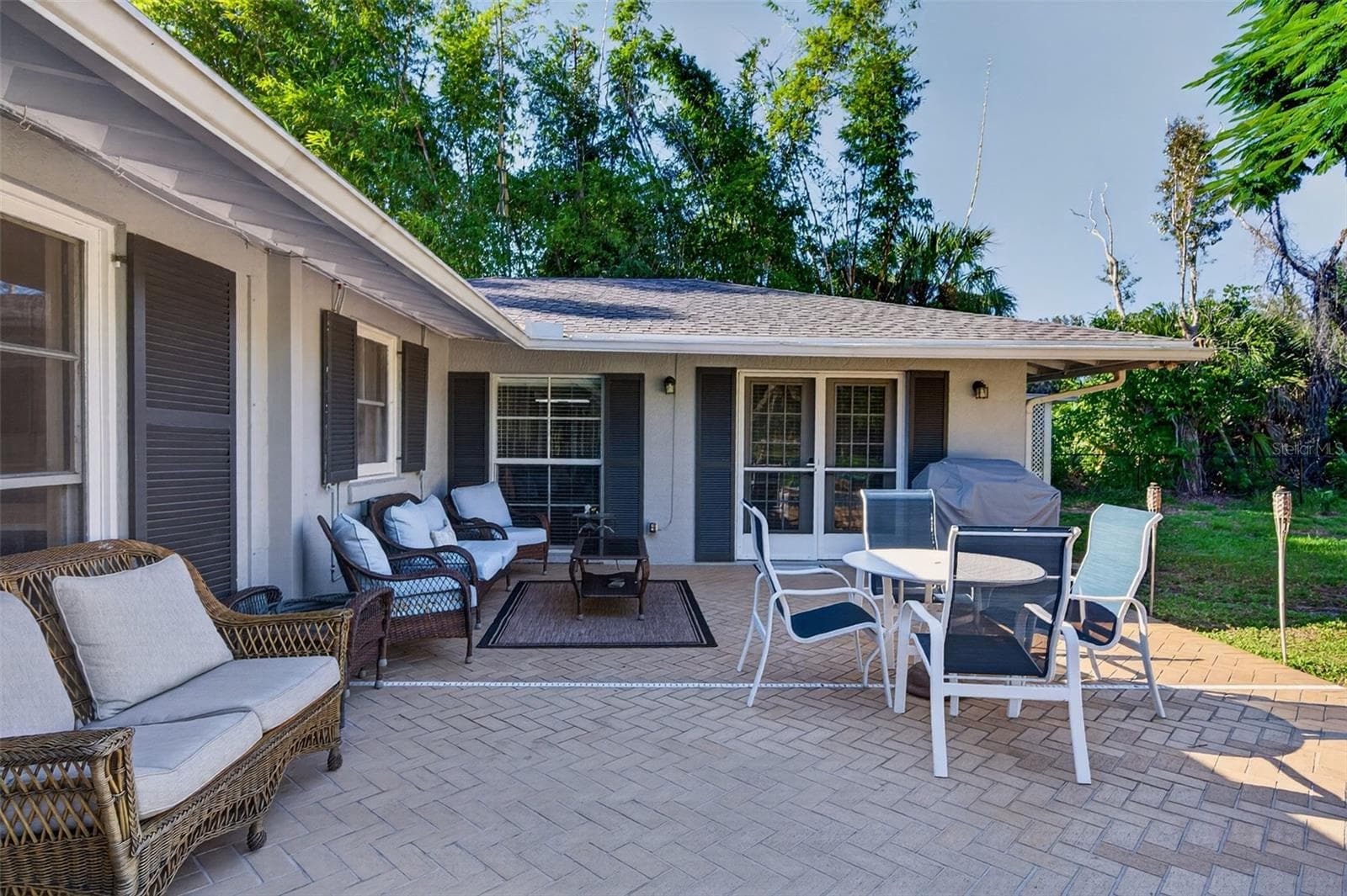 Large paver patio - 290 SPANIARDS RD, PLACIDA