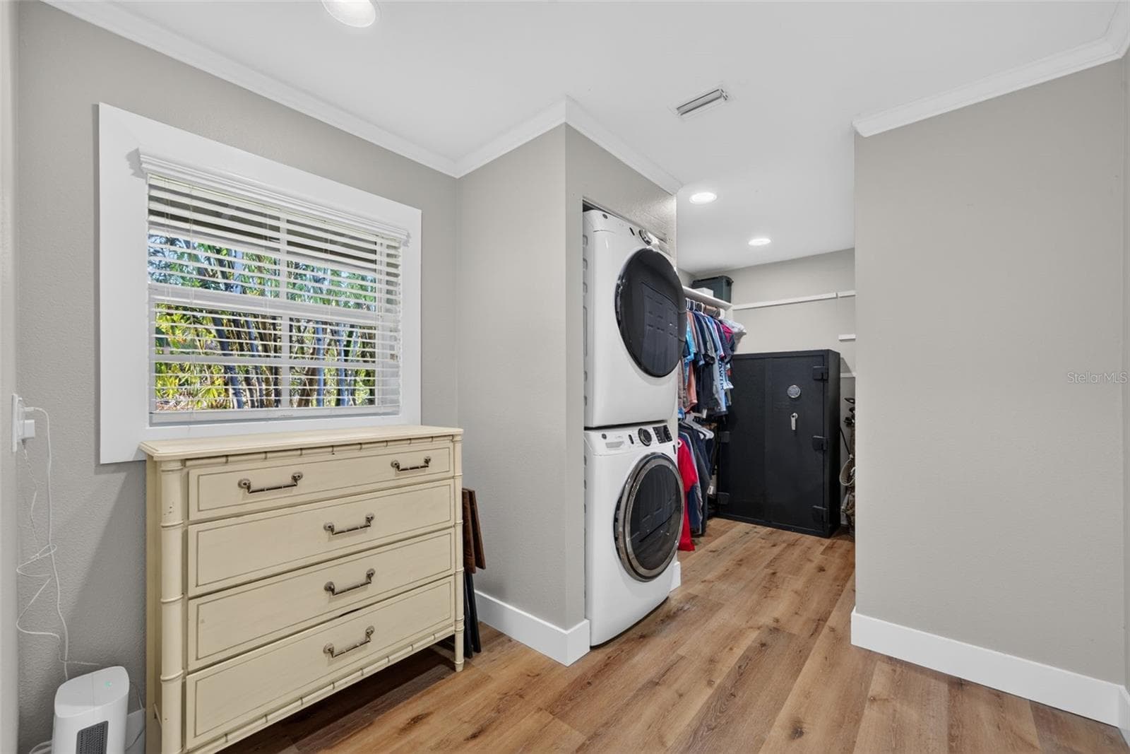 Oversized walk-in closet & laundry room - 290 SPANIARDS RD, PLACIDA