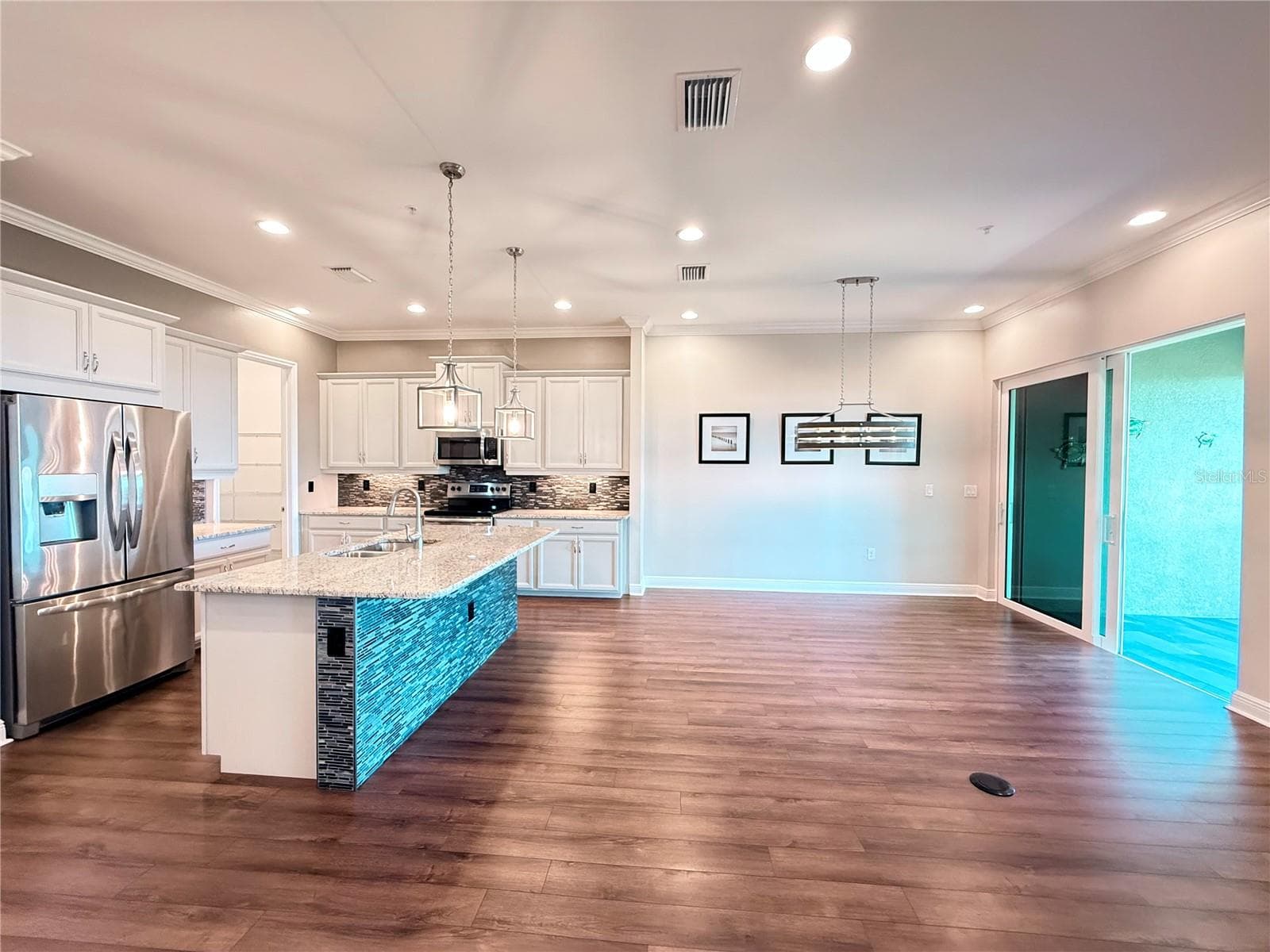 No carpet anywhere!!! Gorgeous vinyl flooring throughout!! - 10320 LANDS END CIR #47, PLACIDA