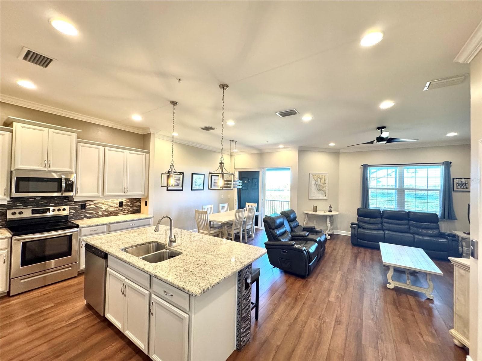 *this is what it looked like furnished prior to the current owner moving - 10320 LANDS END CIR #47, PLACIDA