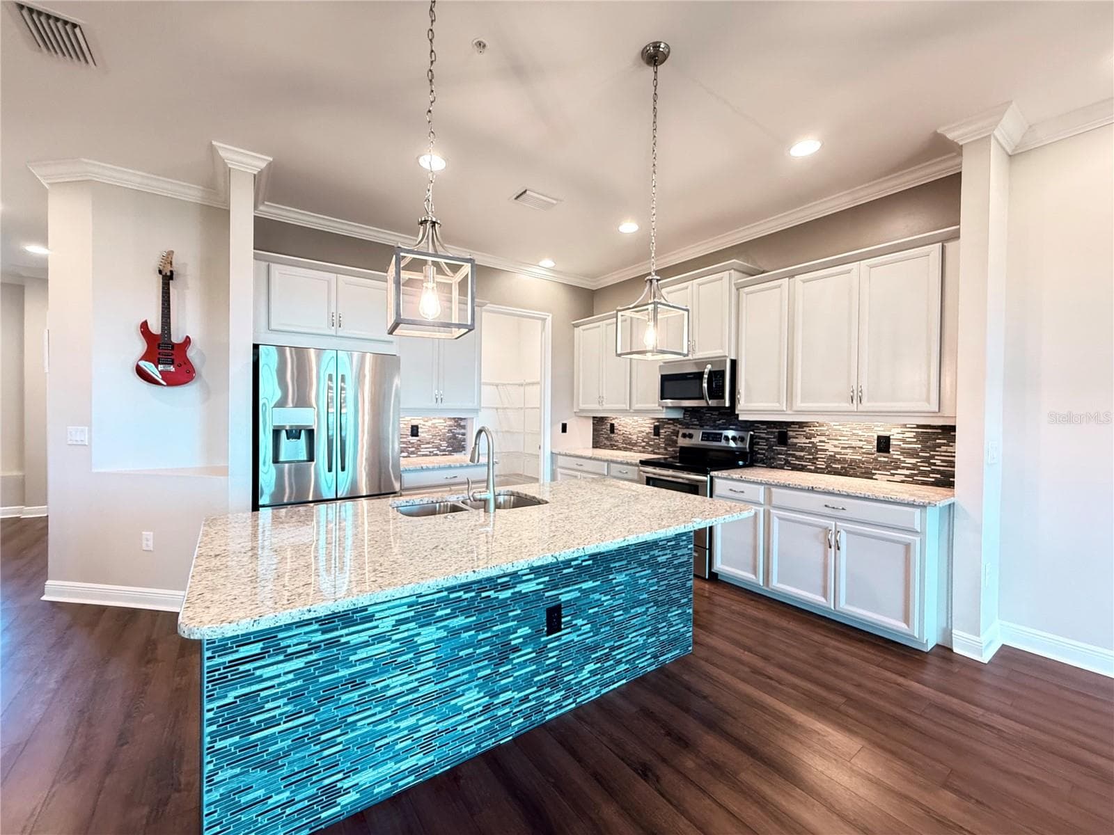 Beautiful tiled breakfast bar - 10320 LANDS END CIR #47, PLACIDA