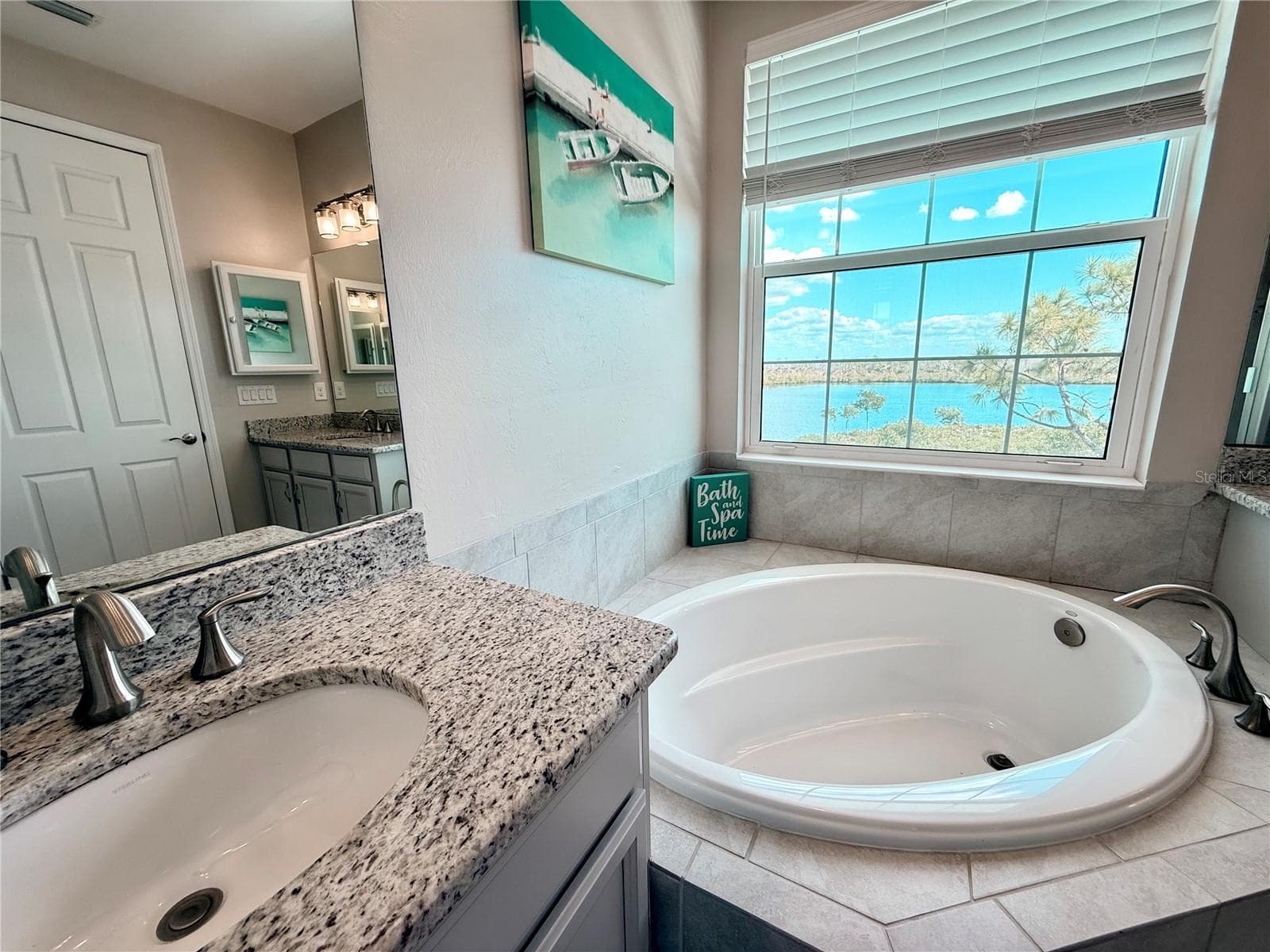 En-suite bathroom! - 10320 LANDS END CIR #47, PLACIDA