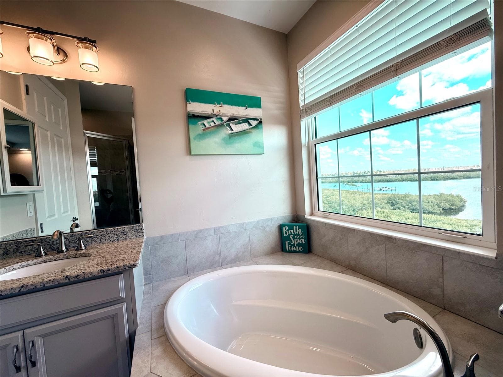 Dual sinks with separate vanities - 10320 LANDS END CIR #47, PLACIDA